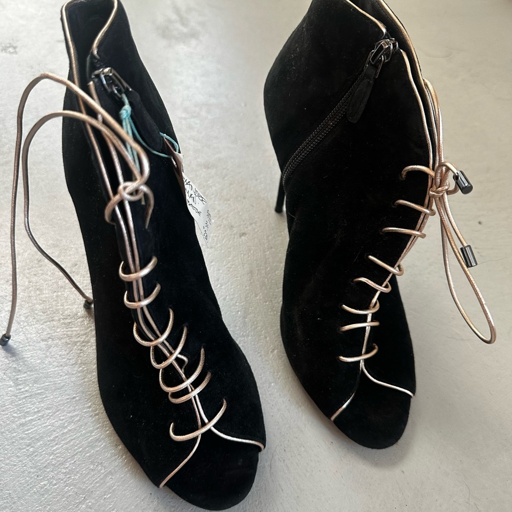 Alexandra Birman Elegant Black Lace-Up Ankle Boots